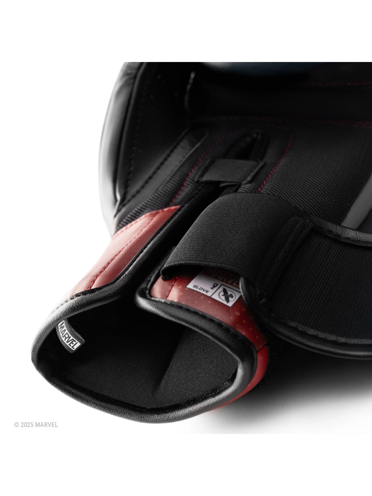 Marvel's Classic Deadpool Boxing Gloves - Detail