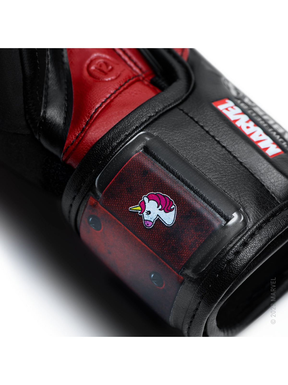 Marvel's Deadpool Boxing Gloves - Detail