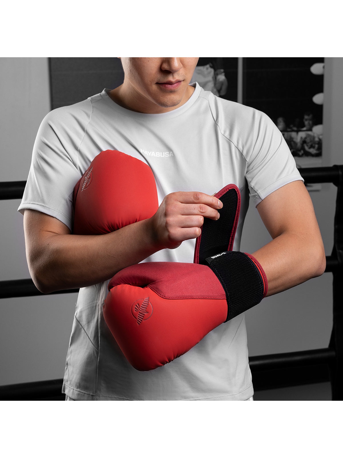 Hayabusa T360 Boxing Gloves – Red Detail