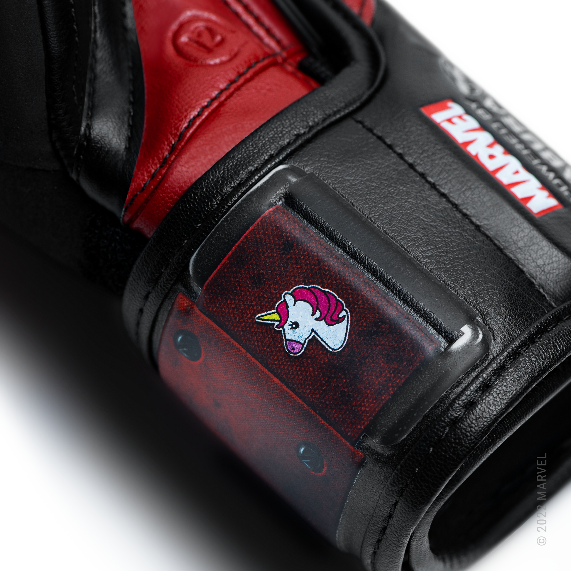 Marvel's Deadpool Boxing Gloves - Detail